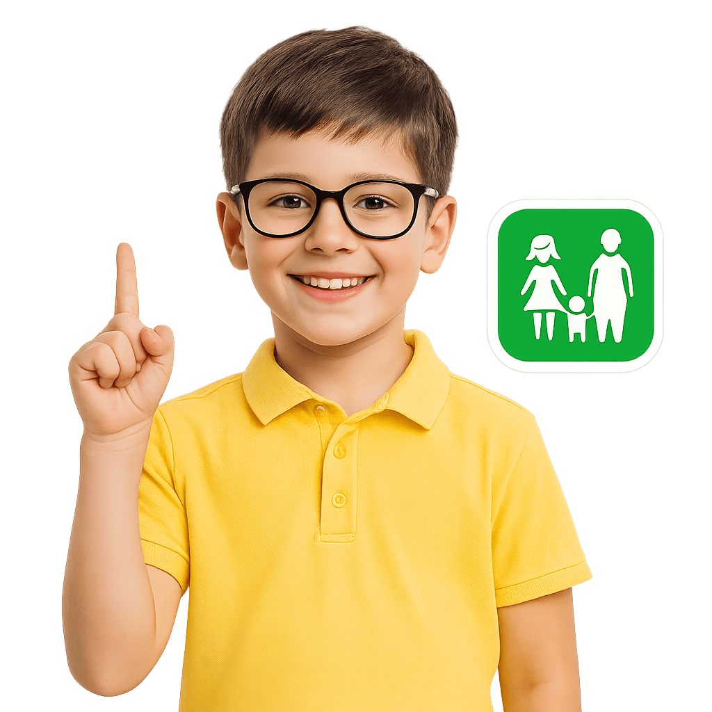 Счастливый мальчик с логотипом приложения CyberNanny