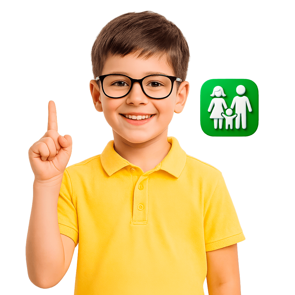 Счастливый мальчик с логотипом приложения CyberNanny